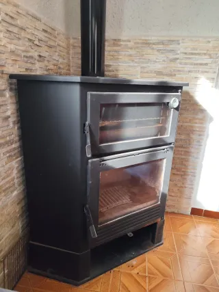 Estufa de leña rinconera con horno CH-8
