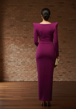 Vestido de fiesta morado con detalles dorados