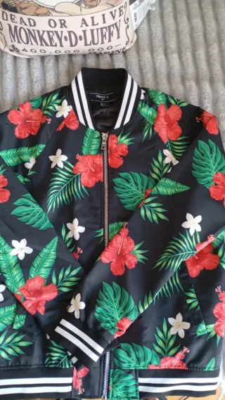 Chaqueta Forever 21 floral M