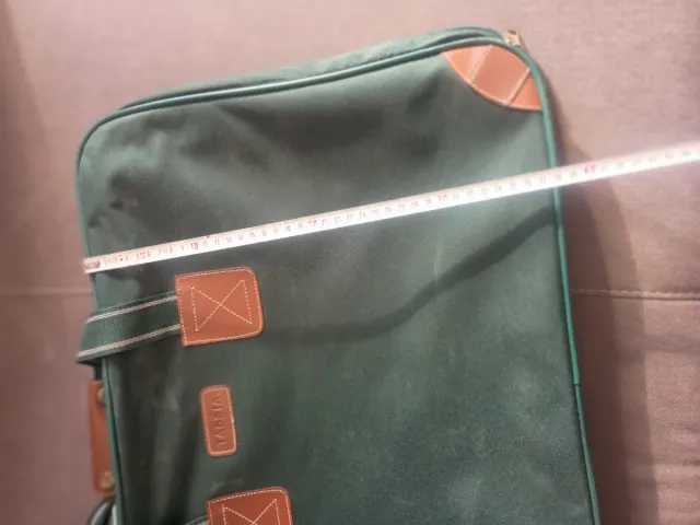 Maleta de viaje verde