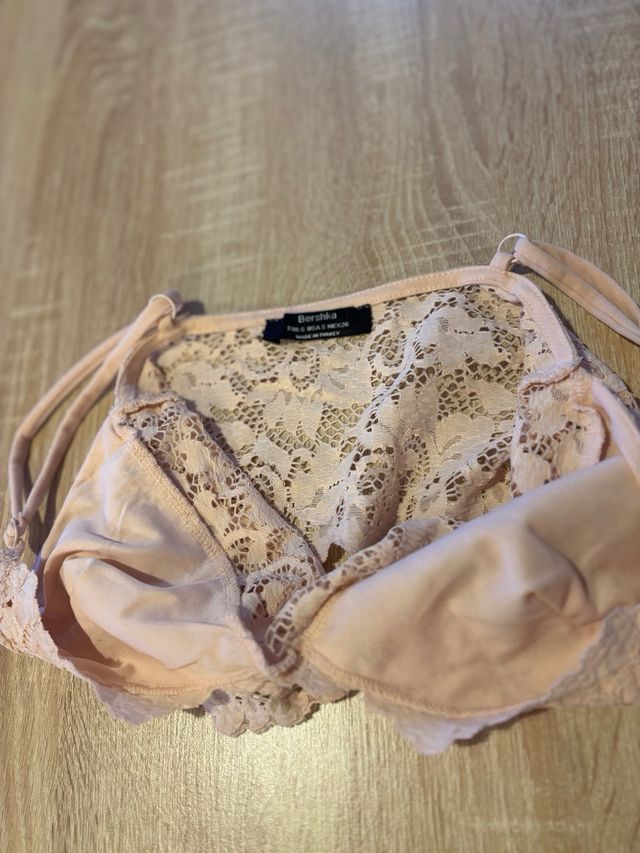 Top encaje Bershka beige talla única