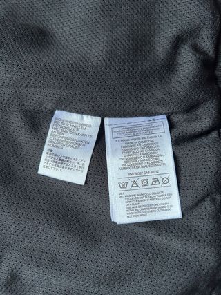 Adidas Original label azul.