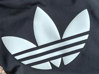 Adidas Original label azul.