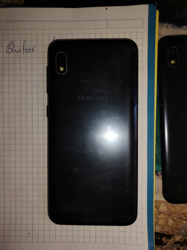 Móvil Negro Pantalla Rota