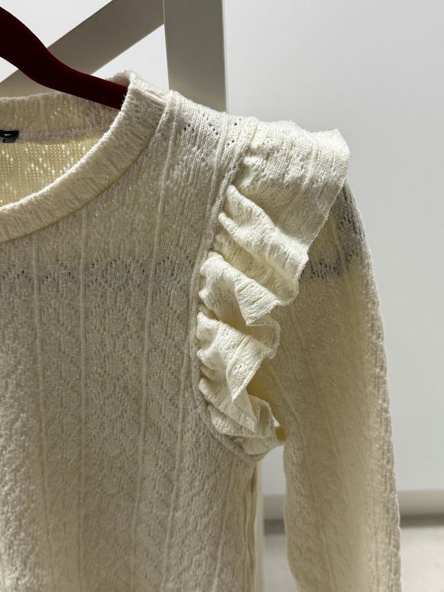 Camiseta beige manga larga con volantes