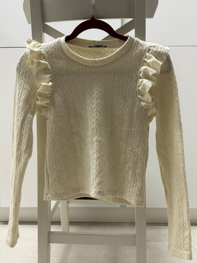 Camiseta beige manga larga con volantes