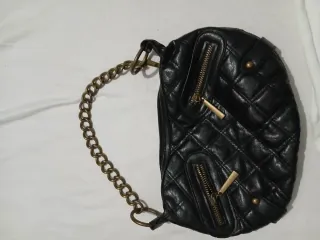 Borsa nera trapuntata con catena