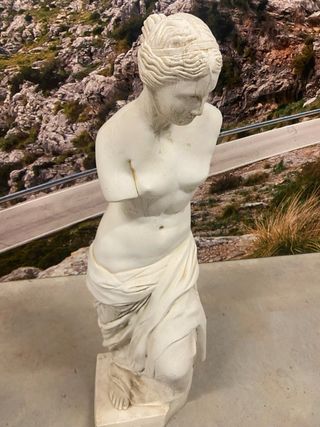 Venus de piedra 85 cm de altura