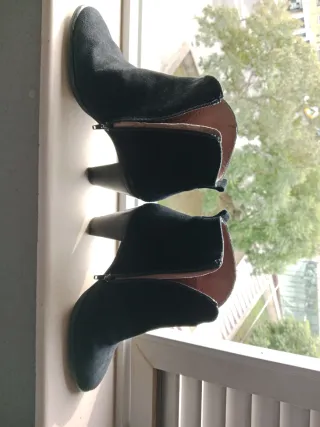 Botines de ante negros con tacón