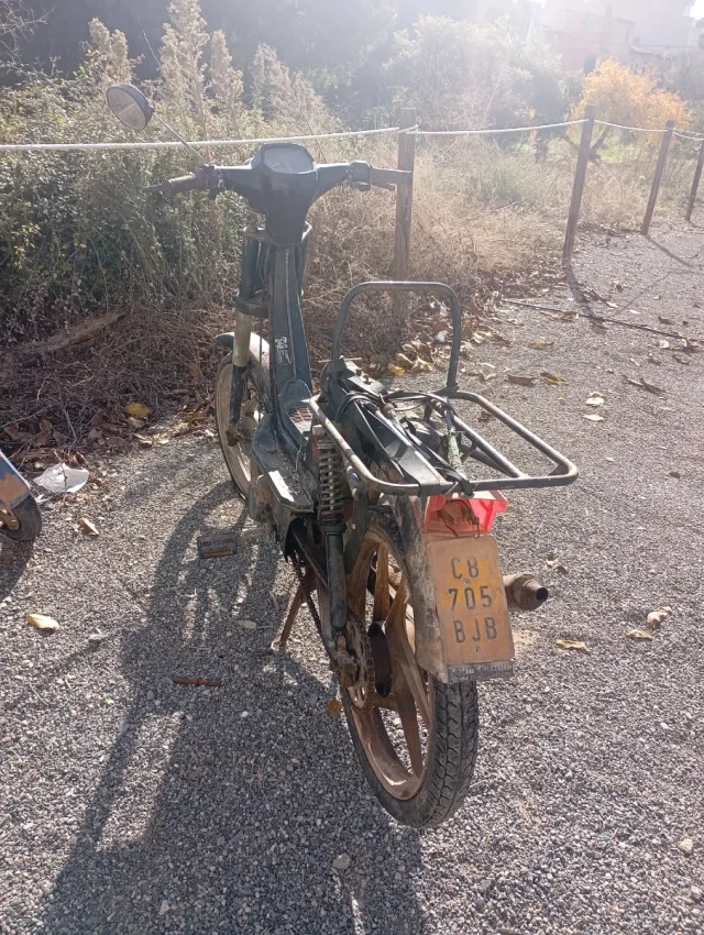 Moto para despiece años sin arrancar pero se kedo