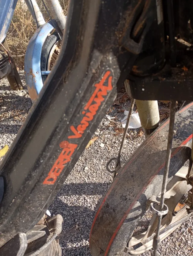 Moto para despiece años sin arrancar pero se kedo