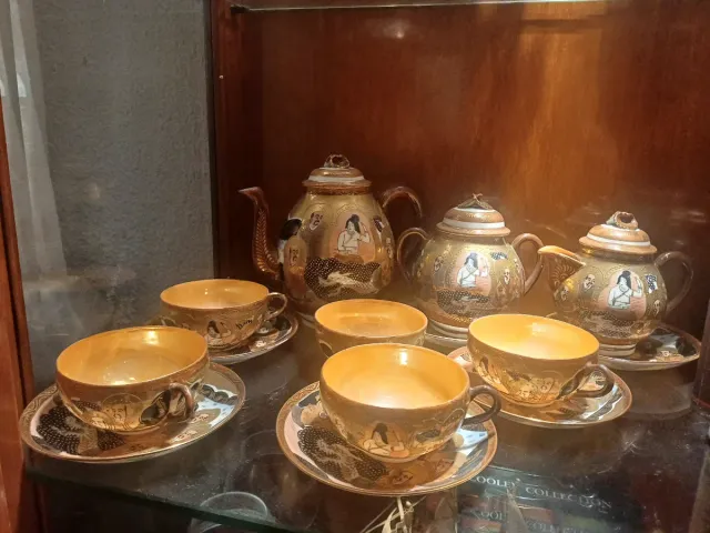 Colección de té china dorada