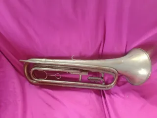 Trompeta de laton antigua