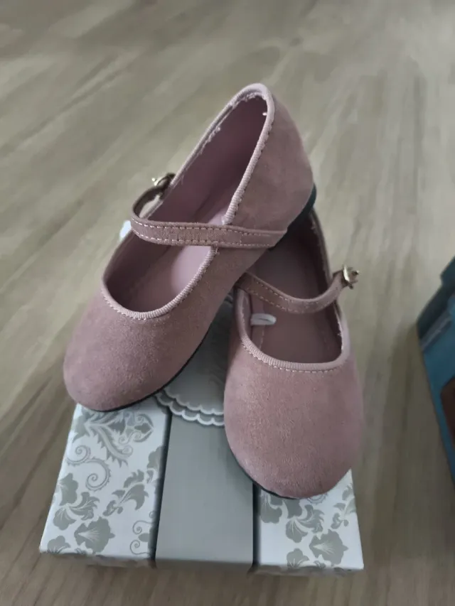 Merceditas rosa empolvado. Marca Sfera talla 24