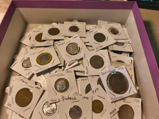 Lote de 233 monedas "no habituales" en lotes.