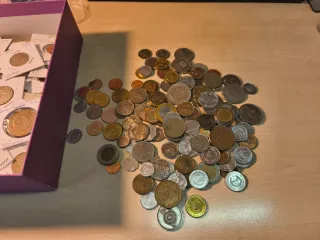 Lote de 233 monedas "no habituales" en lotes.