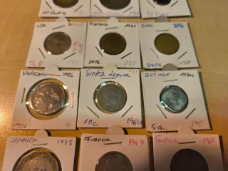 Lote de 233 monedas "no habituales" en lotes.