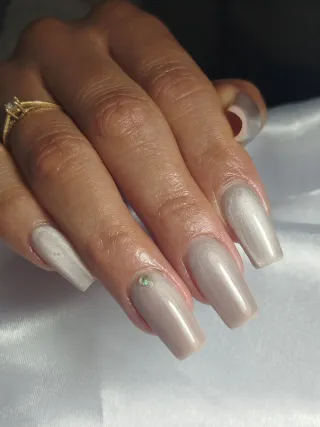 Ofrezco mis servicios como manicurista profesional