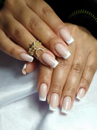 Ofrezco mis servicios como manicurista profesional