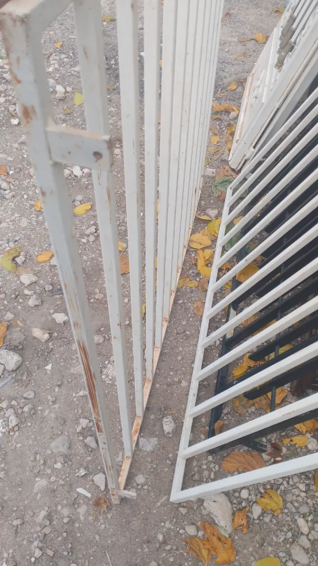 Rejas metálicas blancas