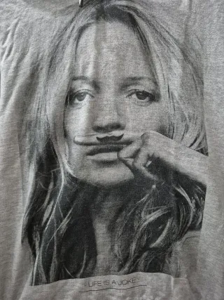 Sudadera con capucha y estampado