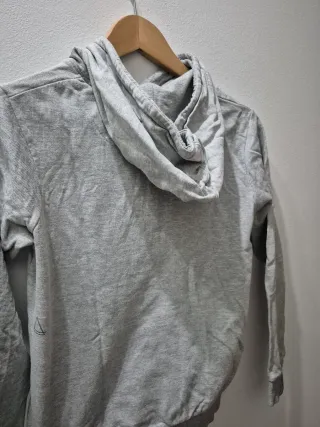 Sudadera con capucha y estampado