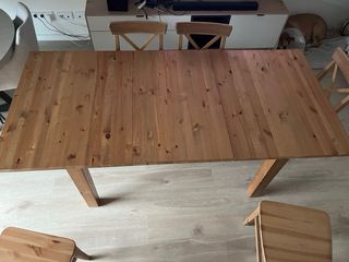 Mesa extensible STORNÄS de IKEA y Sillas