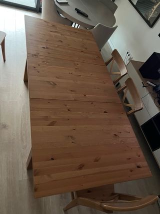 Mesa extensible STORNÄS de IKEA y Sillas
