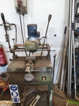 Maquinaria Carpintería Metálica