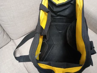 Bolso de herramientas negro y amarillo