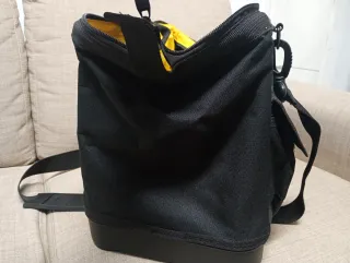 Bolso de herramientas negro y amarillo
