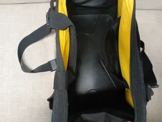 Bolso de herramientas negro y amarillo