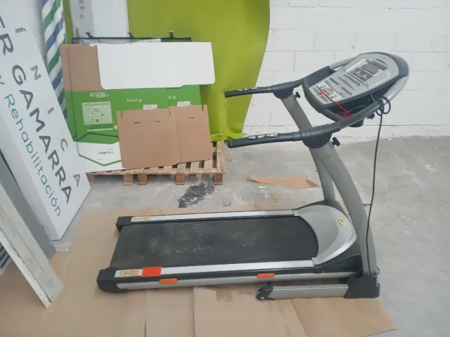 Cinta de correr gris y negra