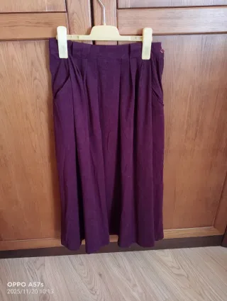 Saia aveludada bordô tamanho 40