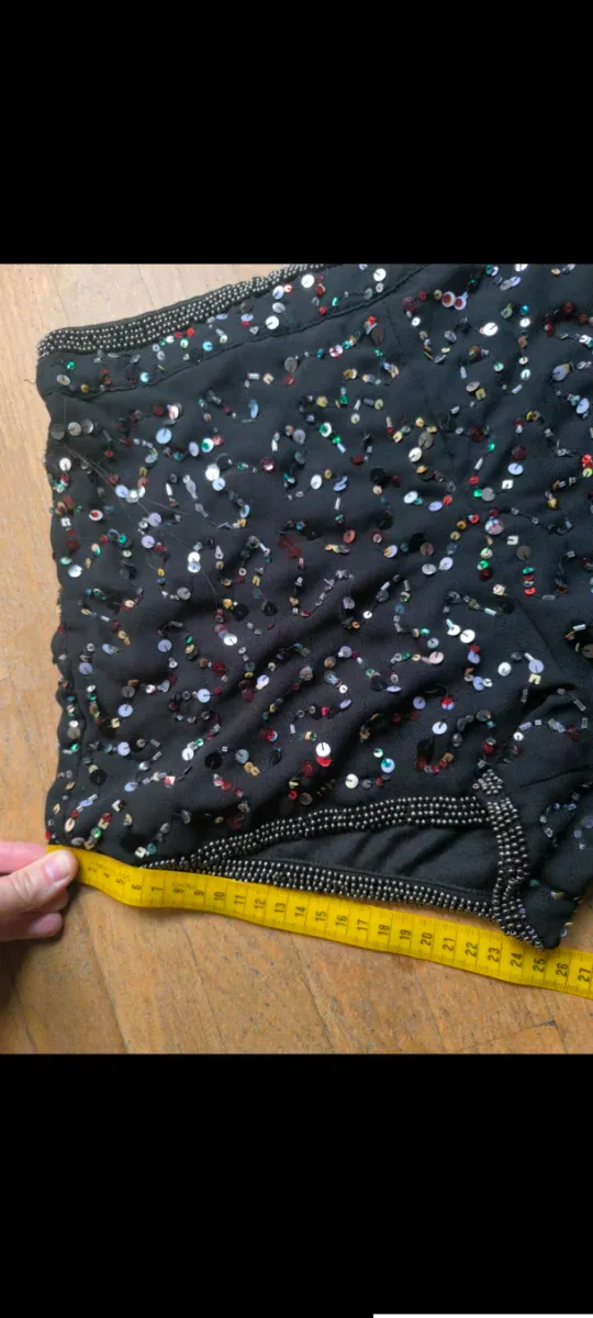 Pantalón corto con abalorios