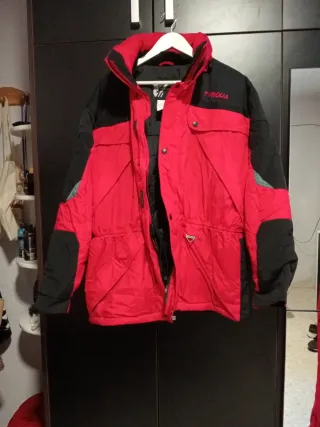 Chaqueta de esquí TYROLIA roja y negra