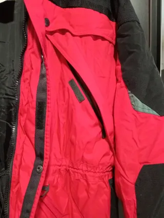 Chaqueta de esquí TYROLIA roja y negra