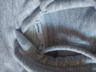 Sudadera gris corta