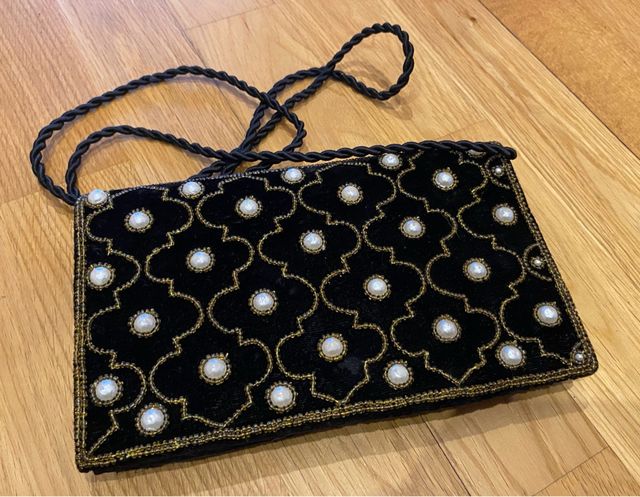 Cartera fiesta terciopelo y perlas