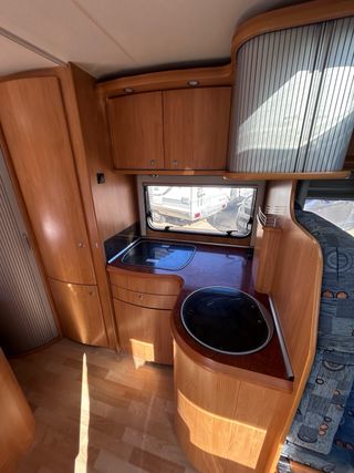 Ford HOBBY 68.000kms CLIMA/ NAV / CARPLAY / TV+SAT