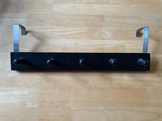 Colgador IKEA negro con 5 ganchos