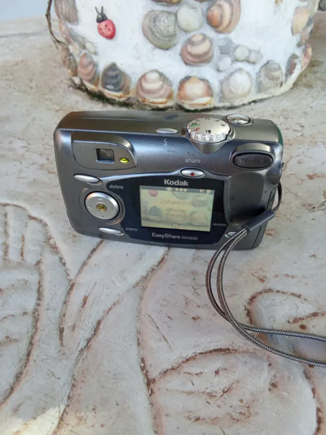 Cámara de fotos digital compacta