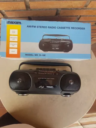 Radio Casete Maxim AM/FM Estéreo Negra