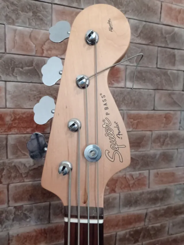 Bajo Squier Precision (Fender) Blanco