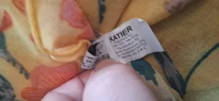 Ampio scialle giallo e lame