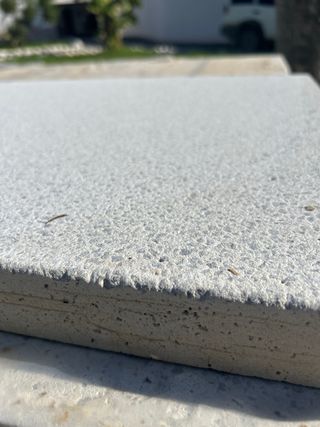 Piedra marmolina lisa blanca