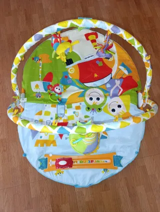 Gimnasio para bebé con arco y juguetes