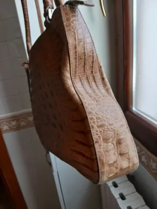 Borsa in pelle effetto coccodrillo a spalla