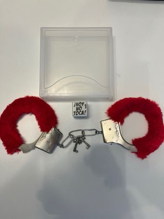Esposas peludas rojas y dado ¡Hoy no toca!
