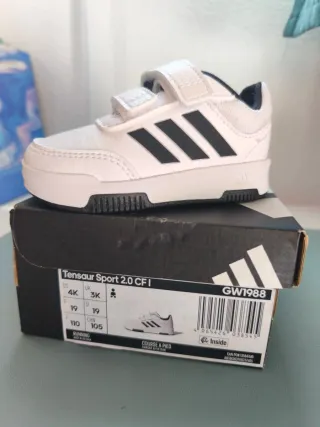 Zapatillas Adidas Bebé Talla 19 - NUEVAS